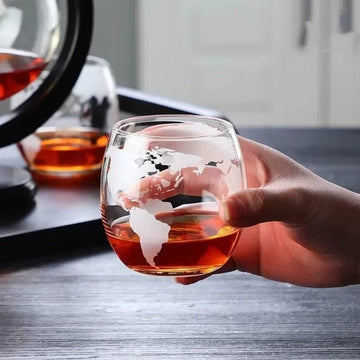 Carafe à whisky globe en verre avec support élégant
