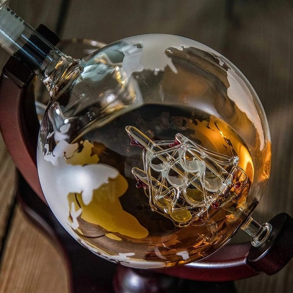 Carafe à whisky globe en verre avec support élégant