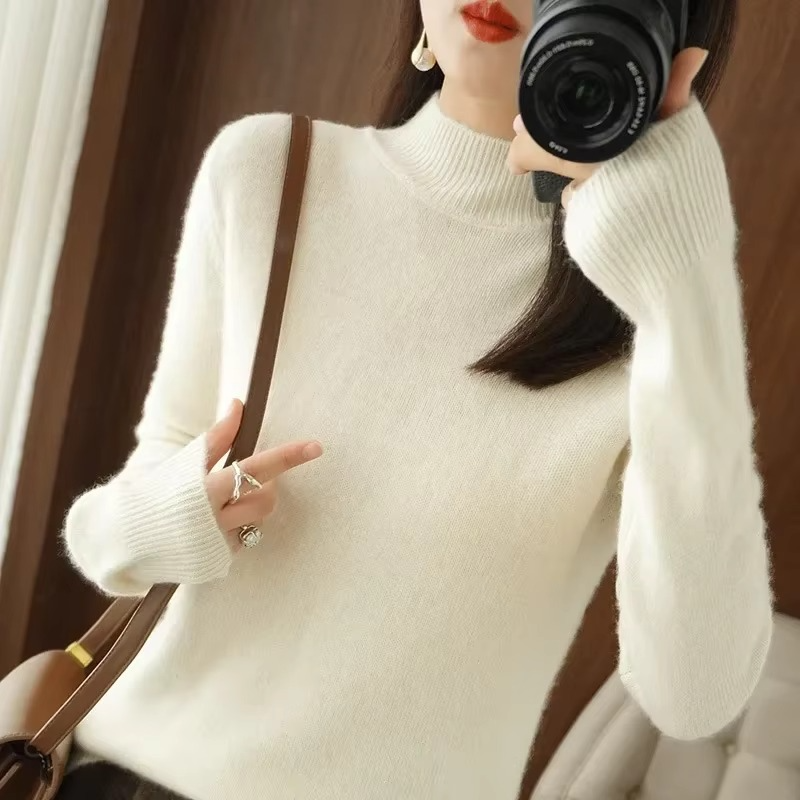 Pull femme basique d’hiver à col roulé