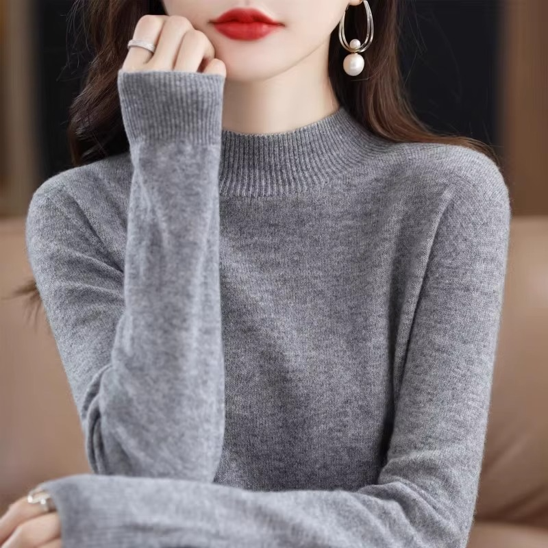 Pull femme basique d’hiver à col roulé