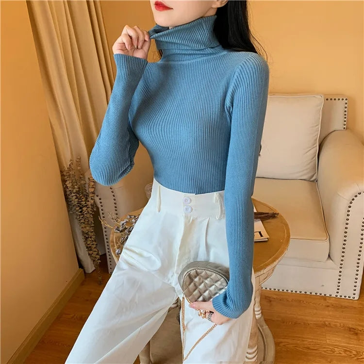 Pull femme en maille à col roulé