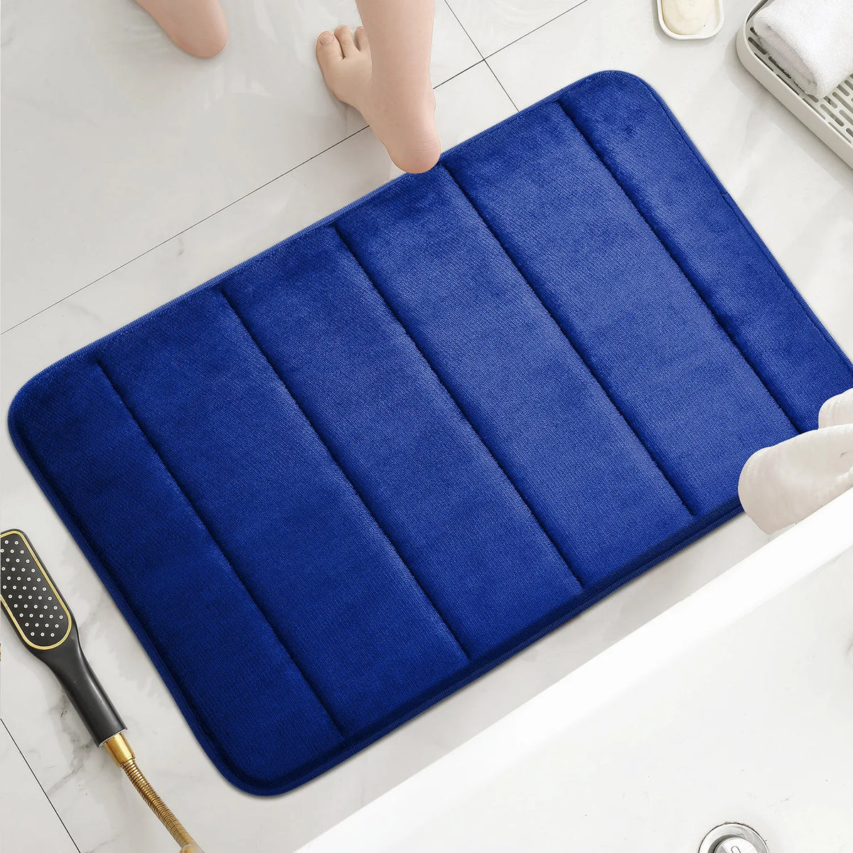 Tapis de salle de bain en velours avec motif géométrique en relief